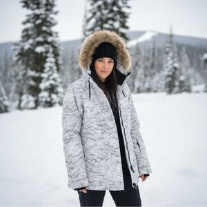 Volcom Snowboard Jacket - Women's XL